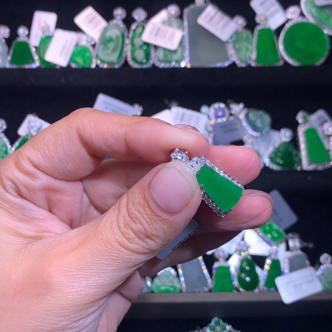 【闪购商品】颈饰银S925镶嵌翡翠