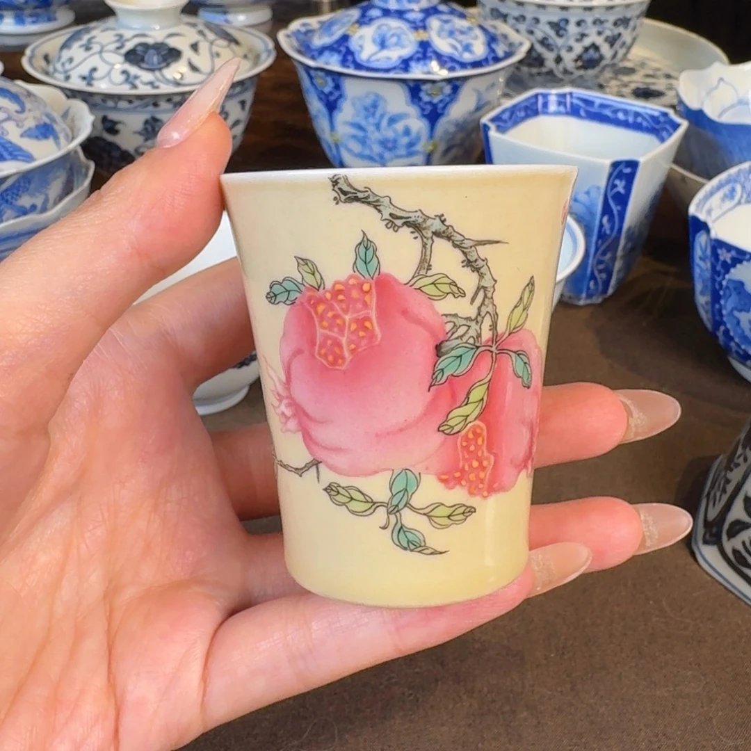 黄釉粉彩石榴闻香杯