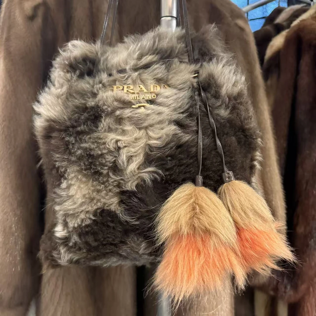 99新 Prada/普拉达 泰迪毛毛流苏托特包/17633813