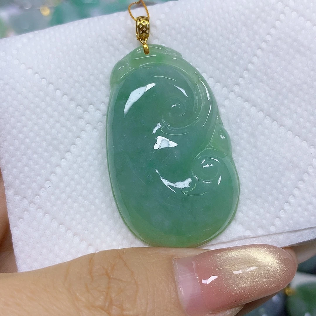 颈饰18K金镶嵌翡翠挂件