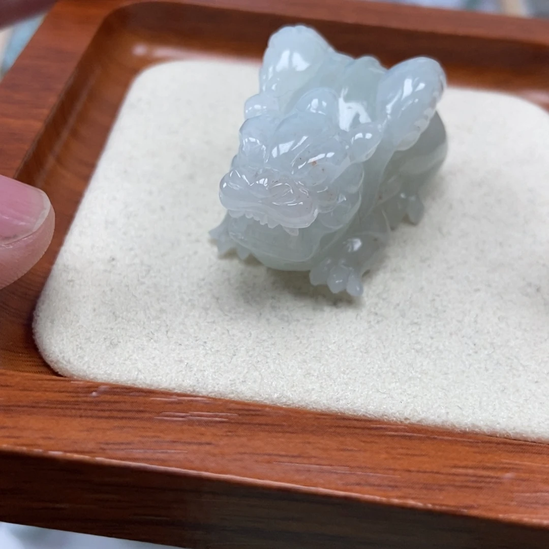 翡翠未镶嵌颈饰飞天貔貅摆件