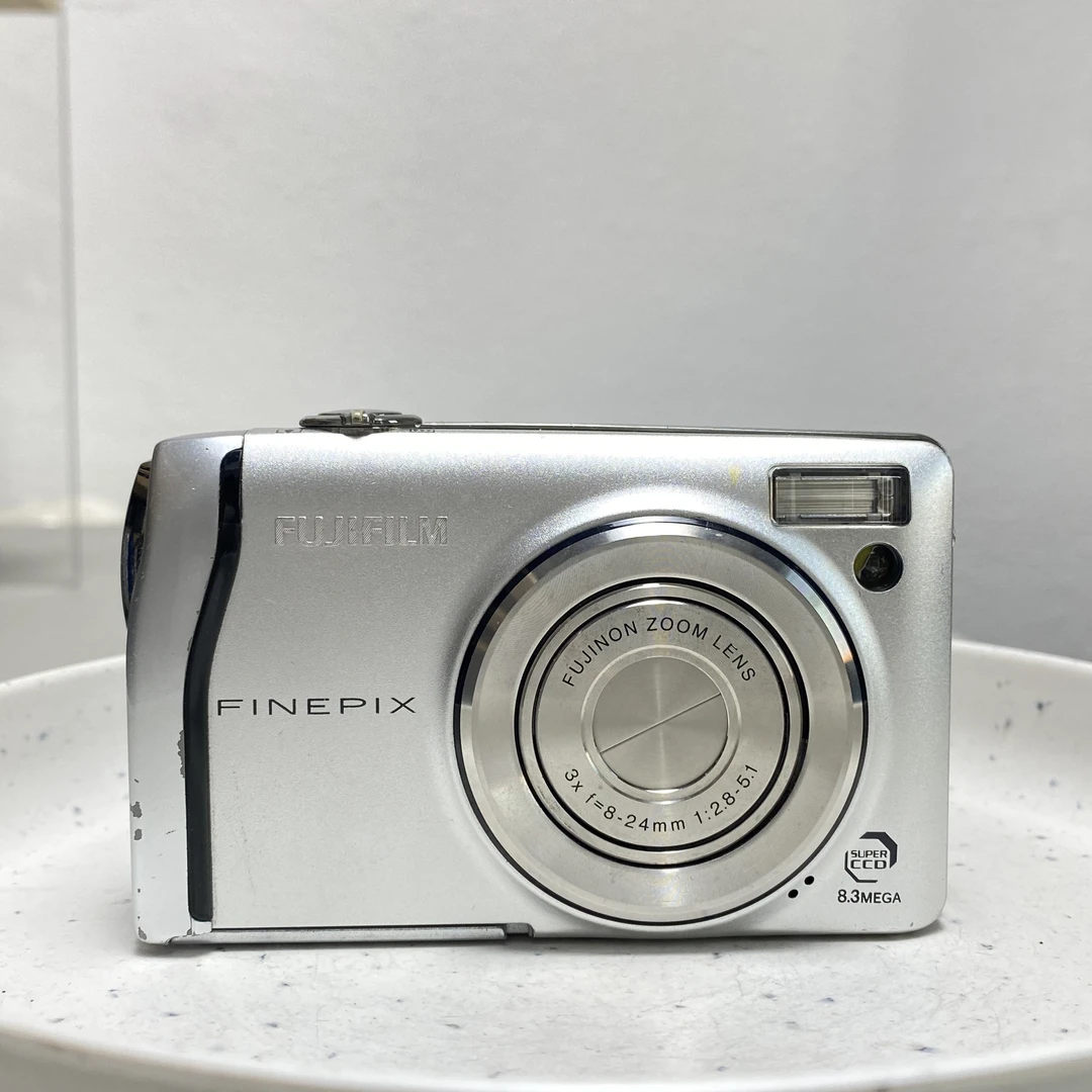 9新 Fujifilm/富士 富士F40屏幕有黑斑 800万像素3倍变焦数码ccd