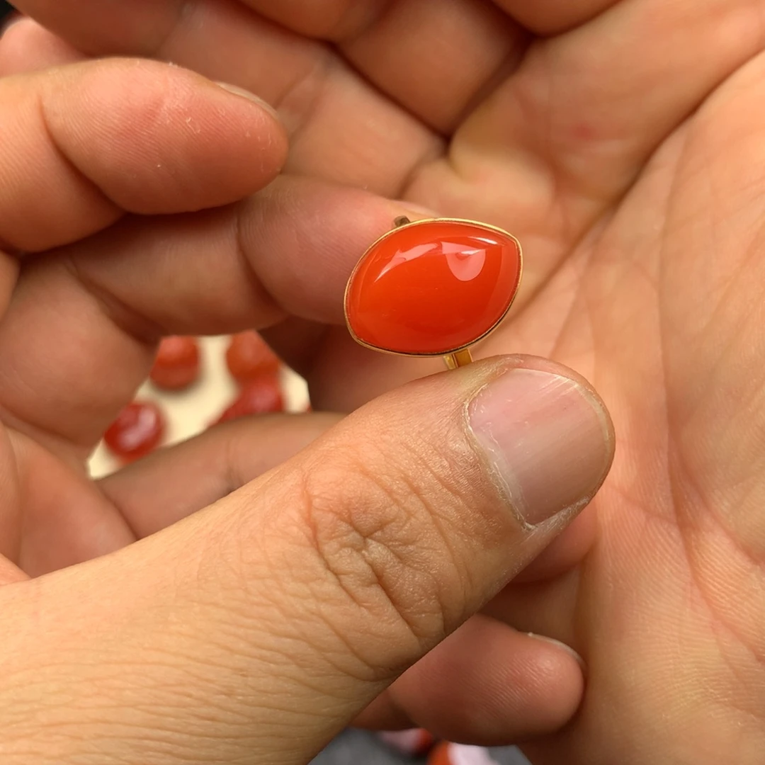 南红玛瑙戒指18K金镶嵌