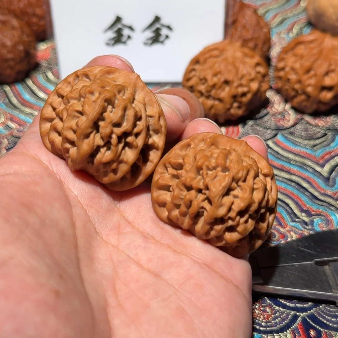 把件核桃820秦闷，尺寸38