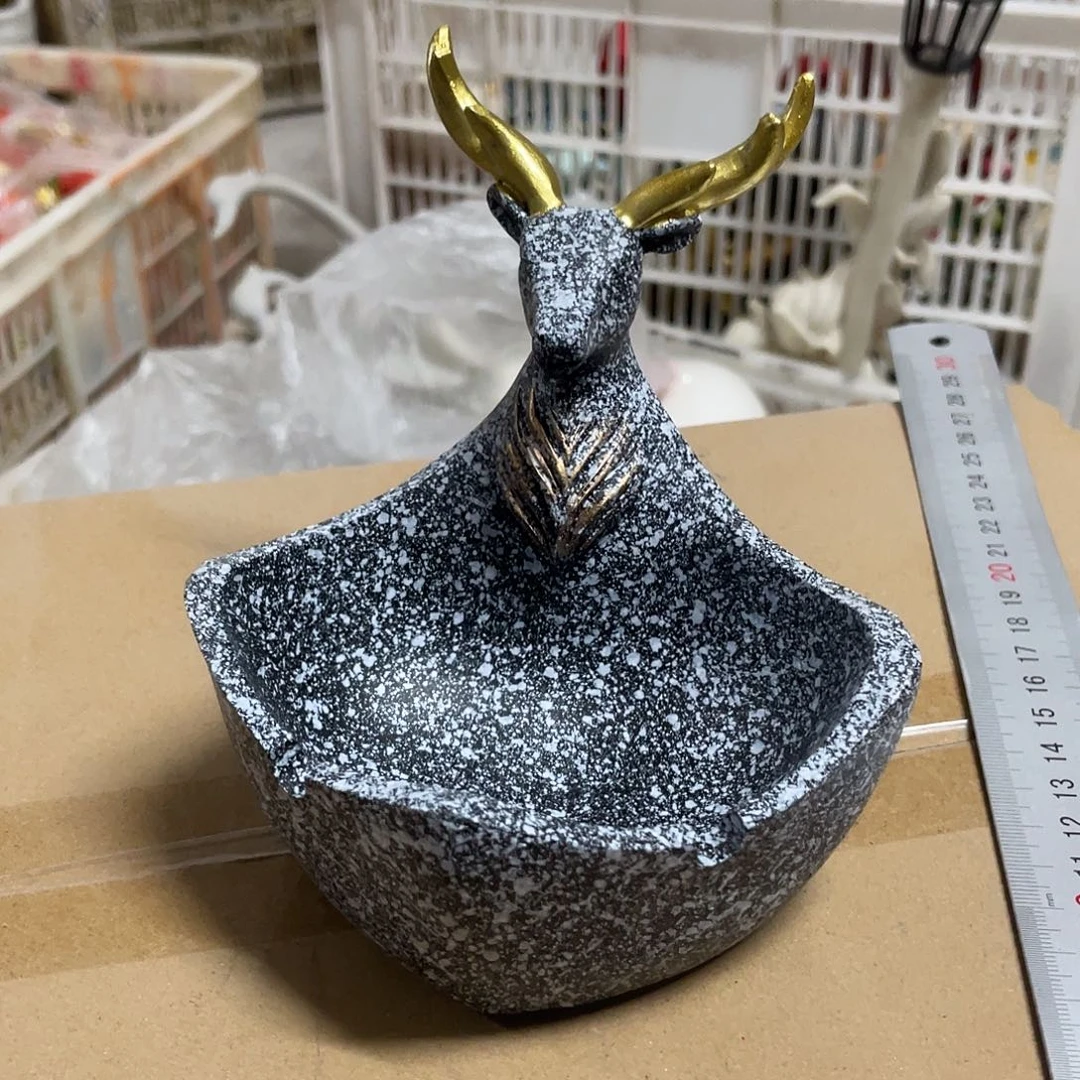 树脂鹿烟灰缸11111