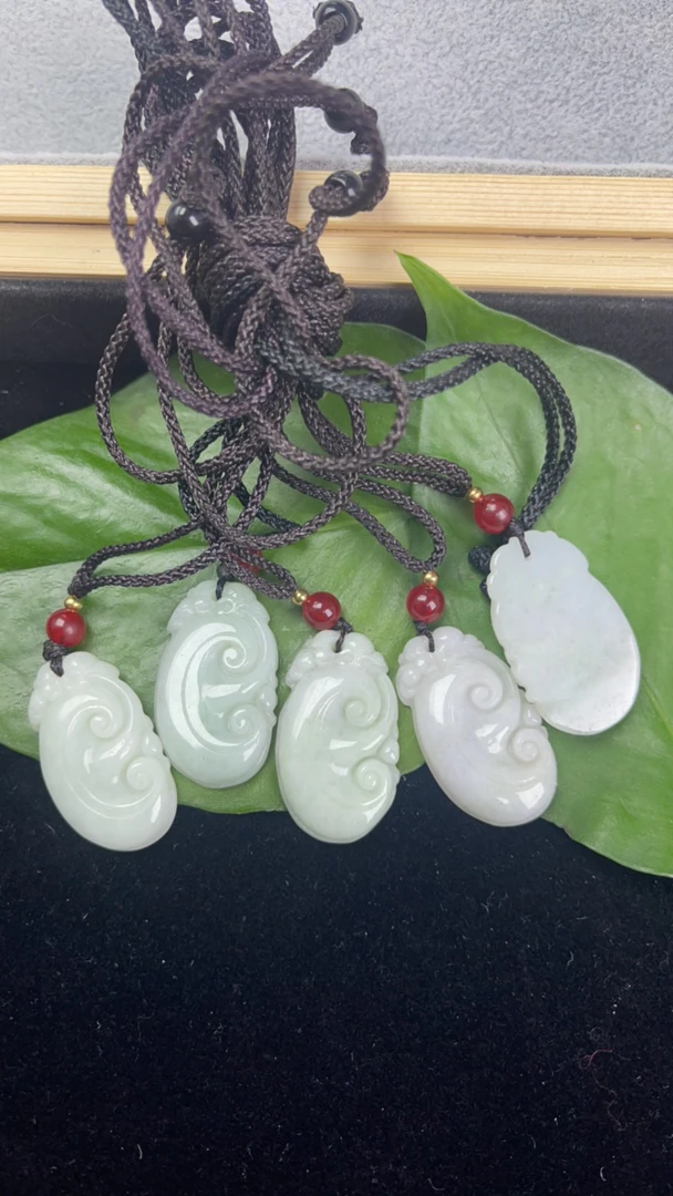 天然缅甸A货翡翠平安如意吊坠（多样性发其一）