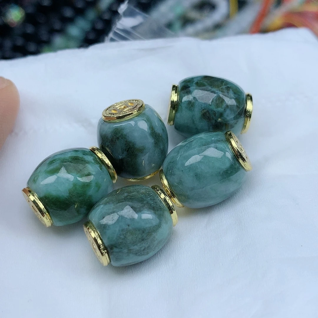 翡翠颈饰未镶嵌手串