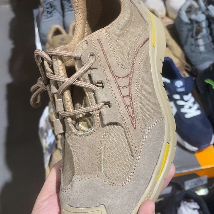 绒面牛毛皮42鞋码。。。。