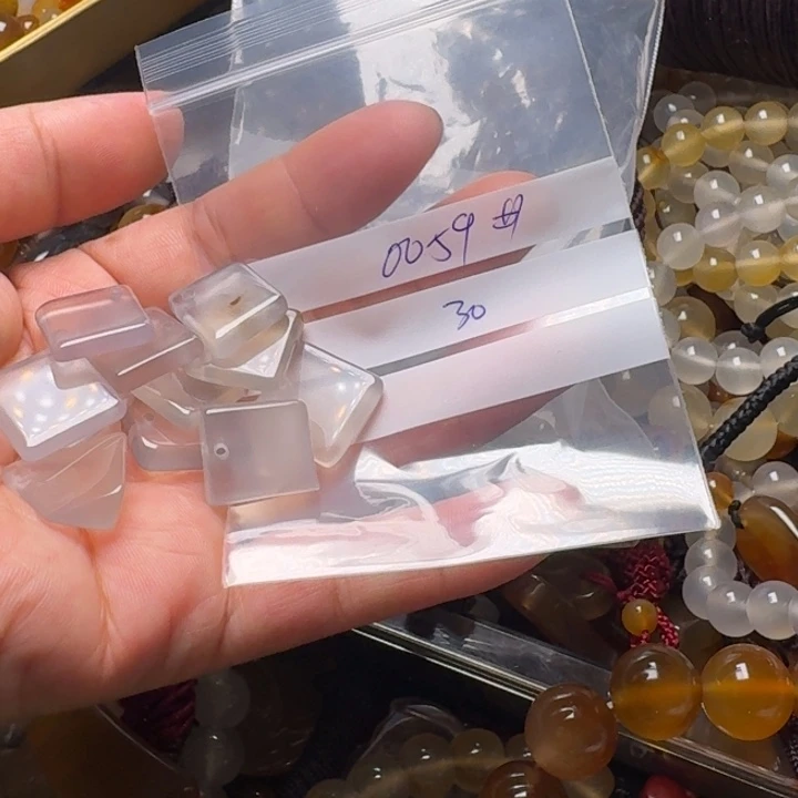 塘***》玛瑙/玉髓颈饰未镶嵌0059