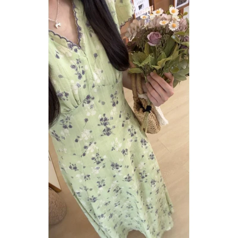 碎花纯欲气质法式收腰V领薄荷花园碎花显瘦小众设计感连衣裙