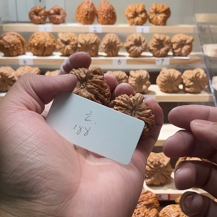 亡***牢把件文玩核桃鲸品南疆石核桃42高