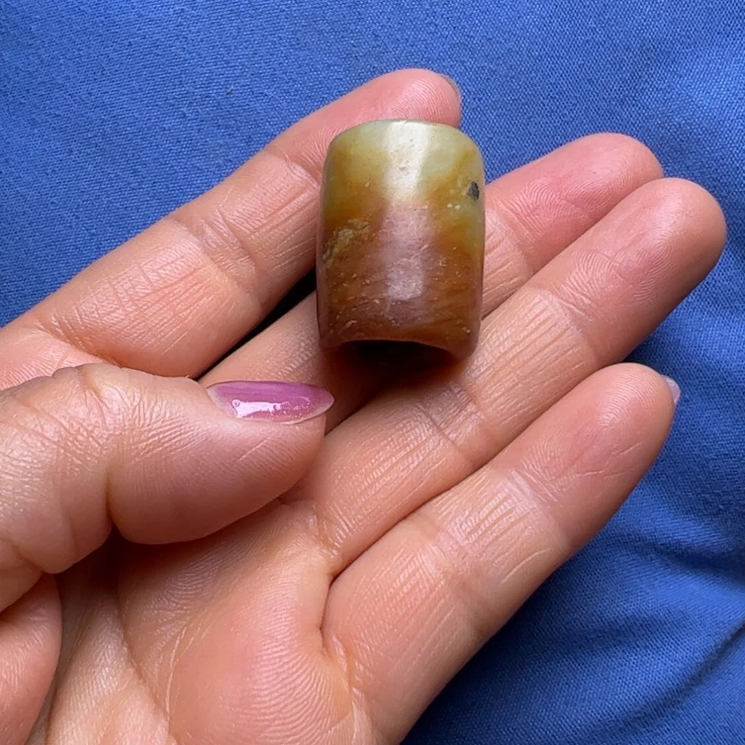 颈饰未镶嵌和田玉（糖玉）