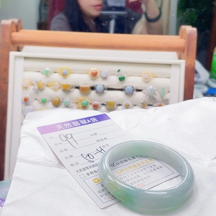 翡翠手镯未镶嵌天然翡翠