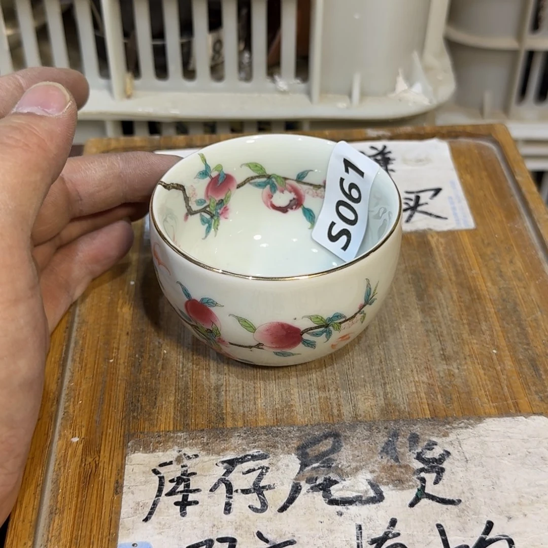 微瑕疵介意勿拍陶瓷器皿M866