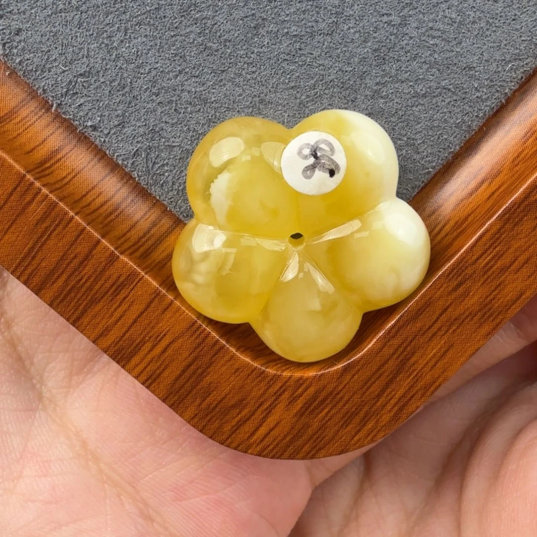 未镶嵌琥珀裸石3.53克