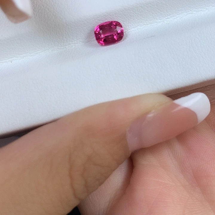 裸石未镶嵌碧玺热粉色碧玺