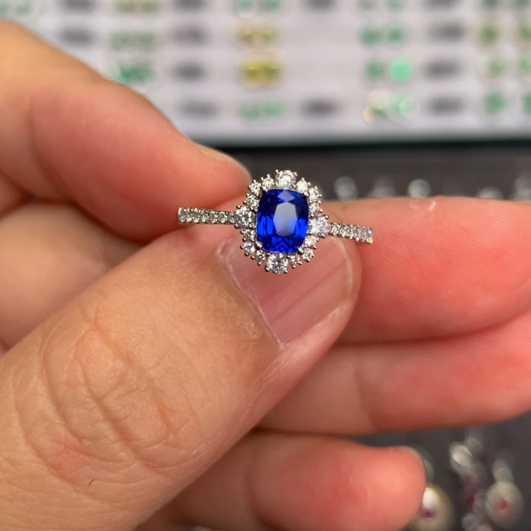 蓝宝石戒指18K金镶嵌