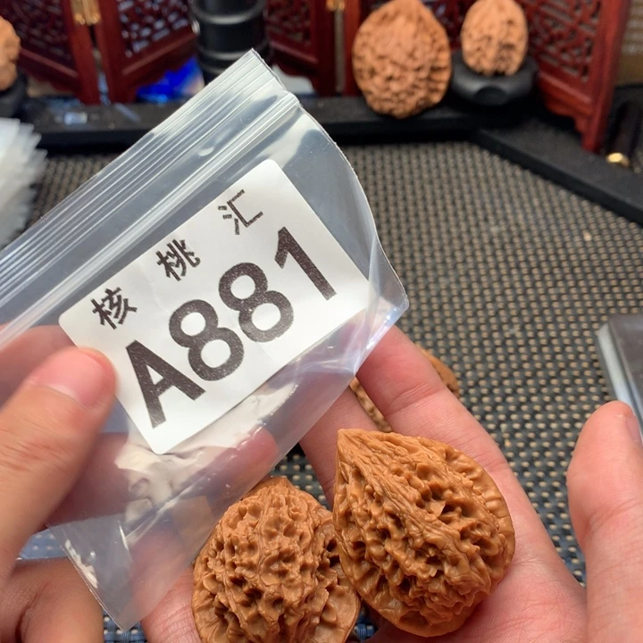 文玩核桃吊坠13陵鸡心