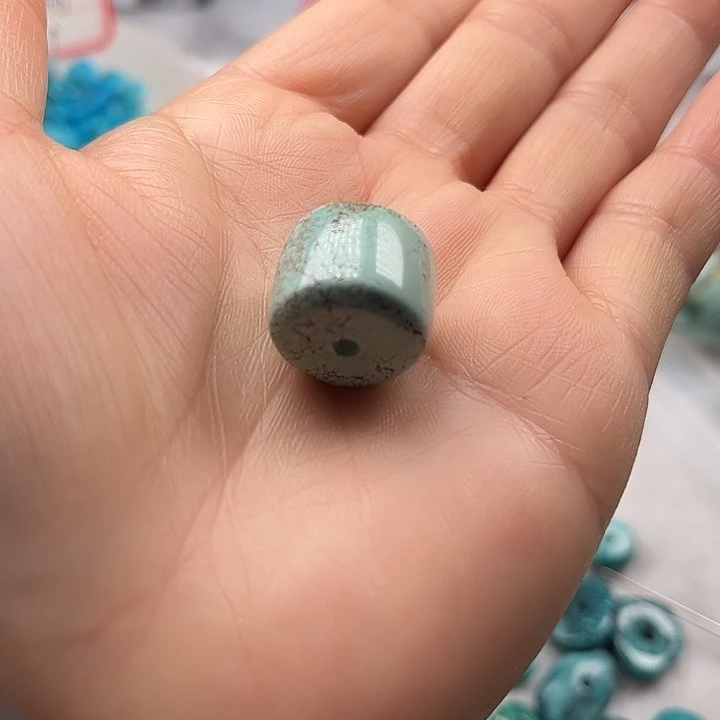 绿松石未镶嵌颈饰