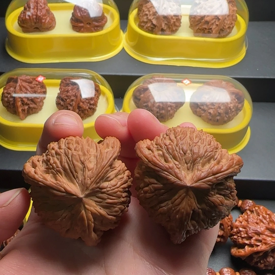 文玩核桃把件绣球奔全品45