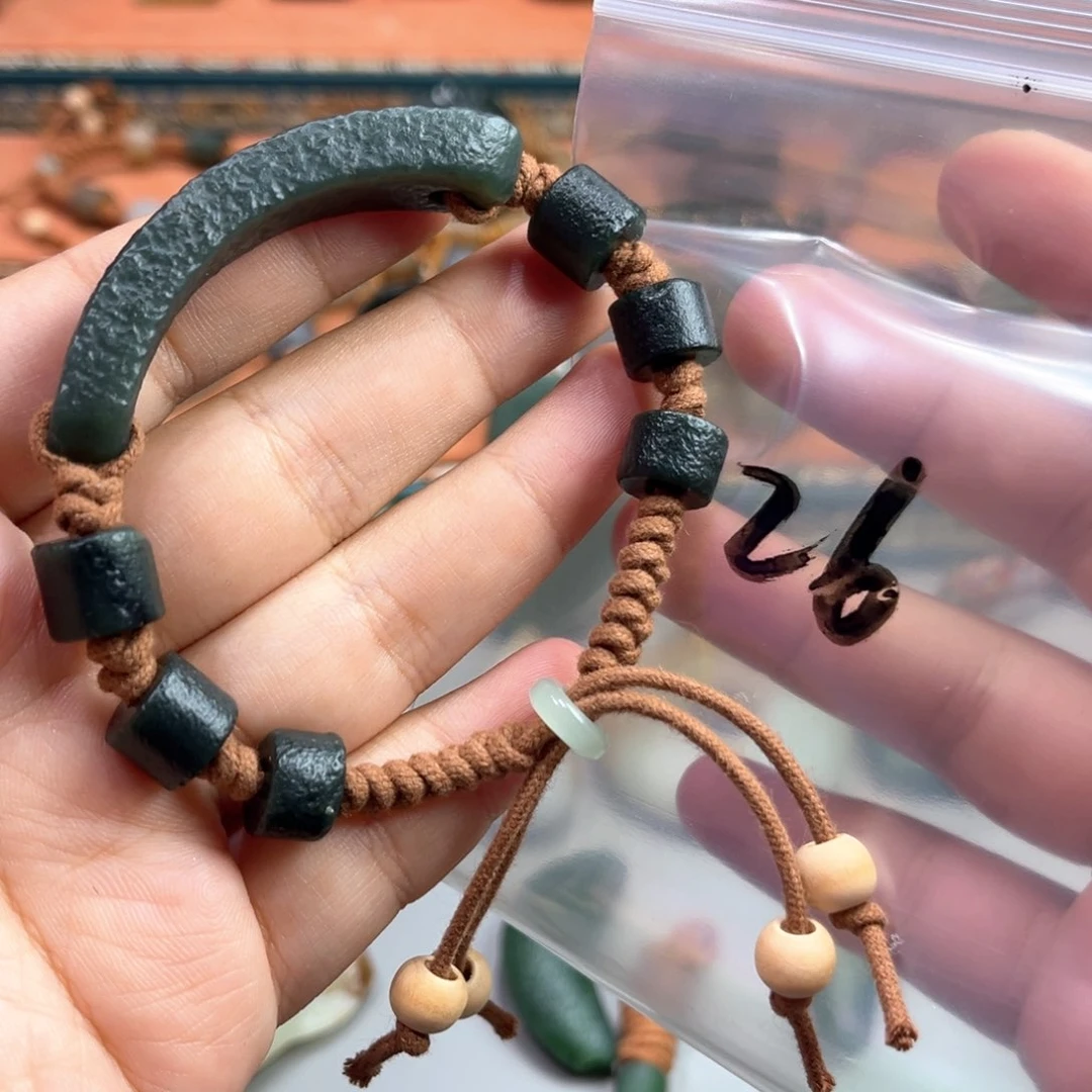 和田玉未镶嵌颈饰吴*居