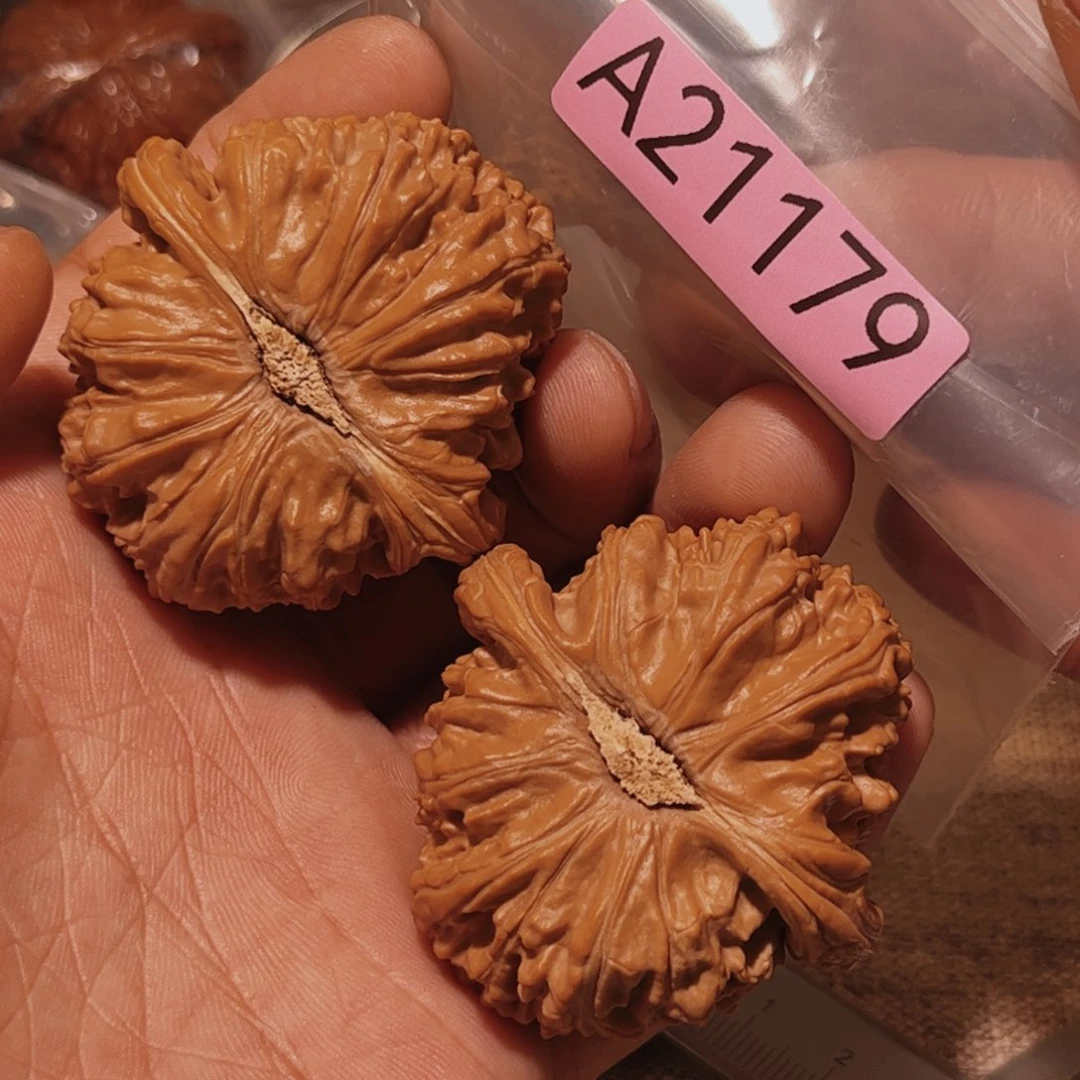 文玩核桃吊坠闷白