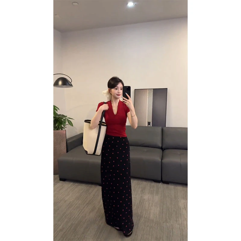 高级感气质御姐红色V领上衣爱心半身裙女装2025夏季新款时髦套装