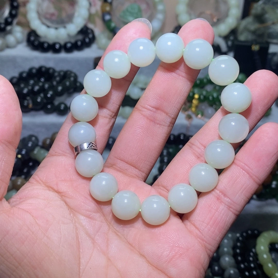 Y***硕和田玉未镶嵌手链