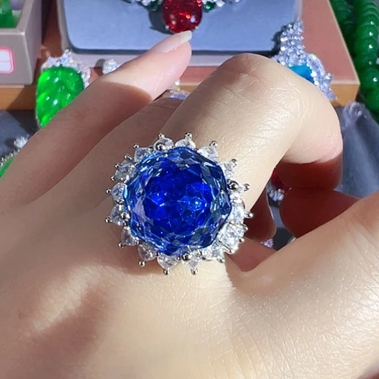 未镶嵌颈饰红宝石