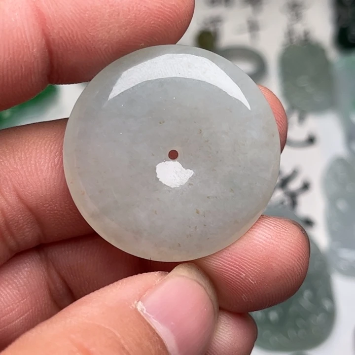 翡翠未镶嵌颈饰平安扣