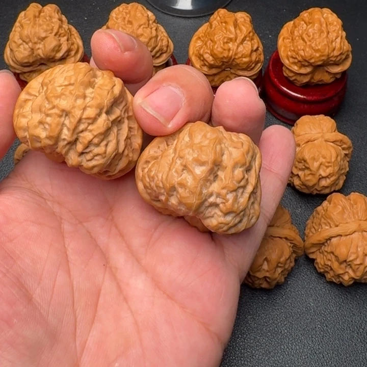 文玩核桃吊坠有*42蛙蛙