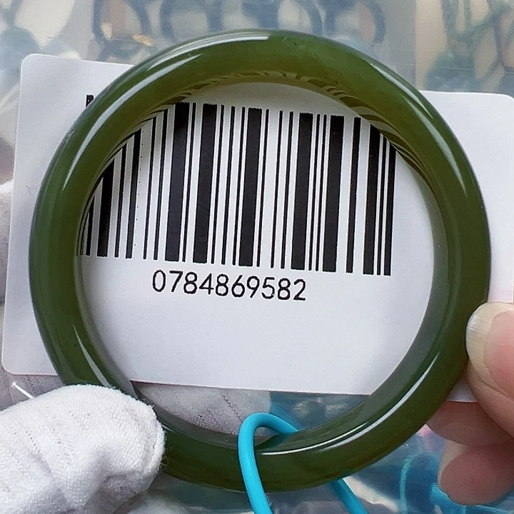 和田玉未镶嵌手镯微瑕55