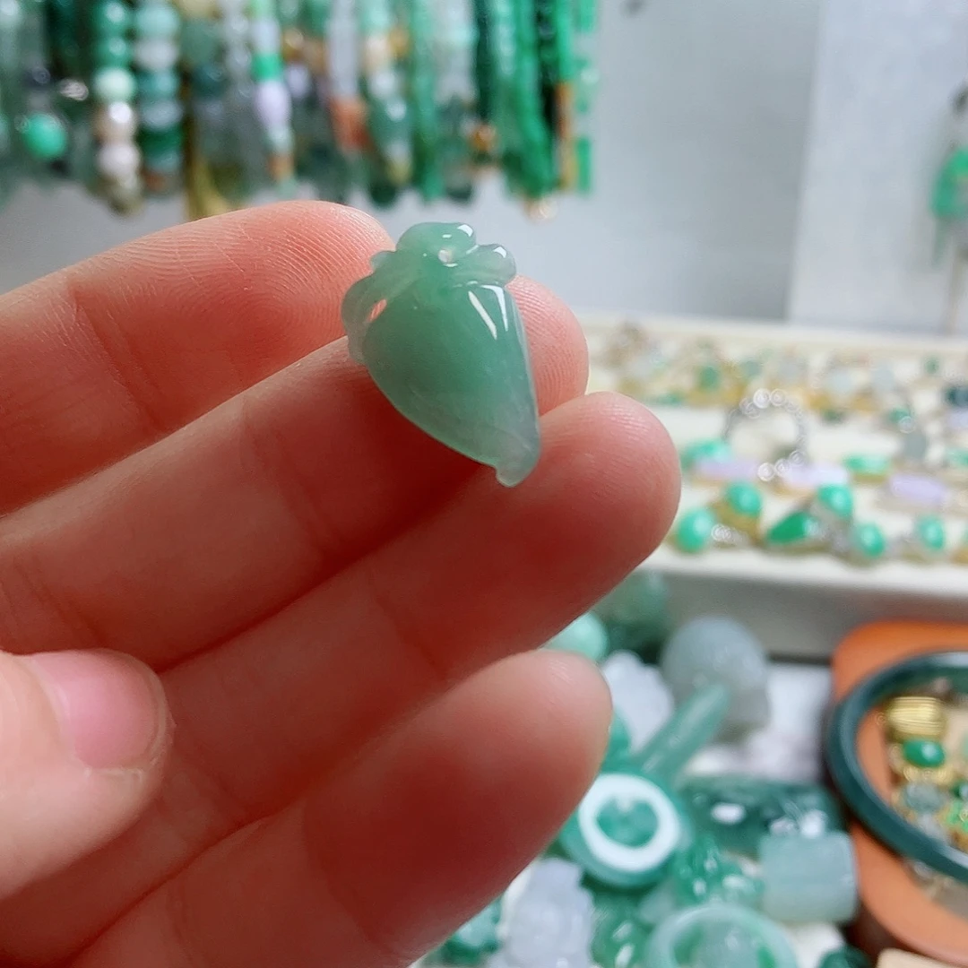 翡翠未镶嵌颈饰15