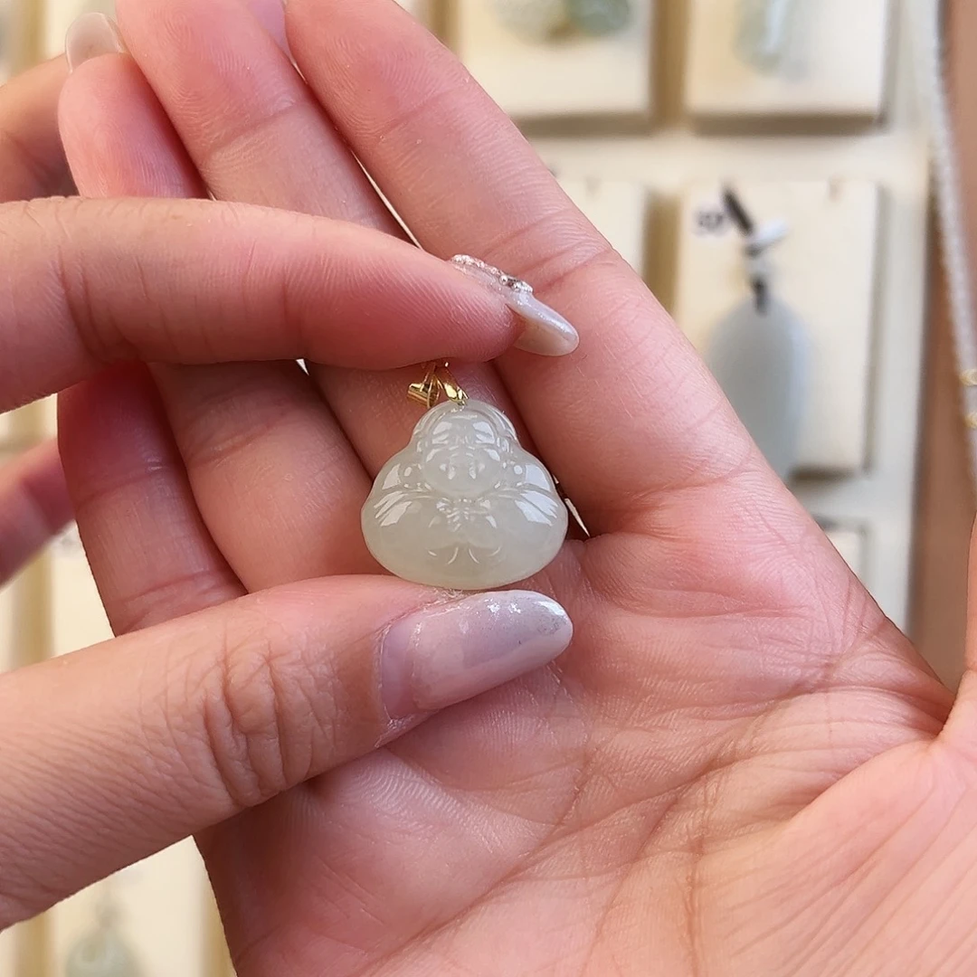 火***酒和田玉未镶嵌颈饰