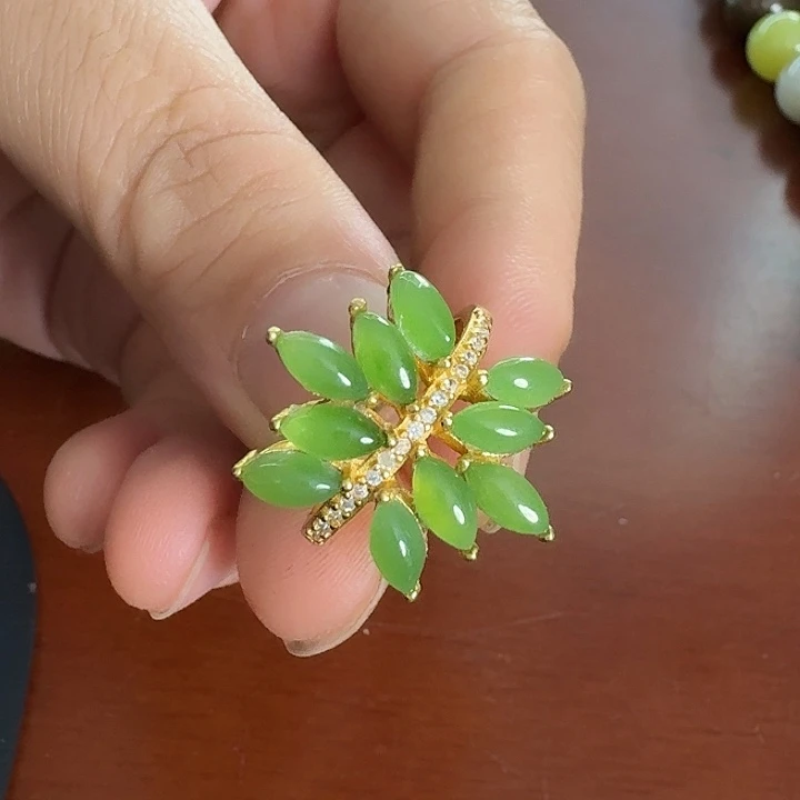 和田玉银S925镶嵌颈饰苹果绿戒指