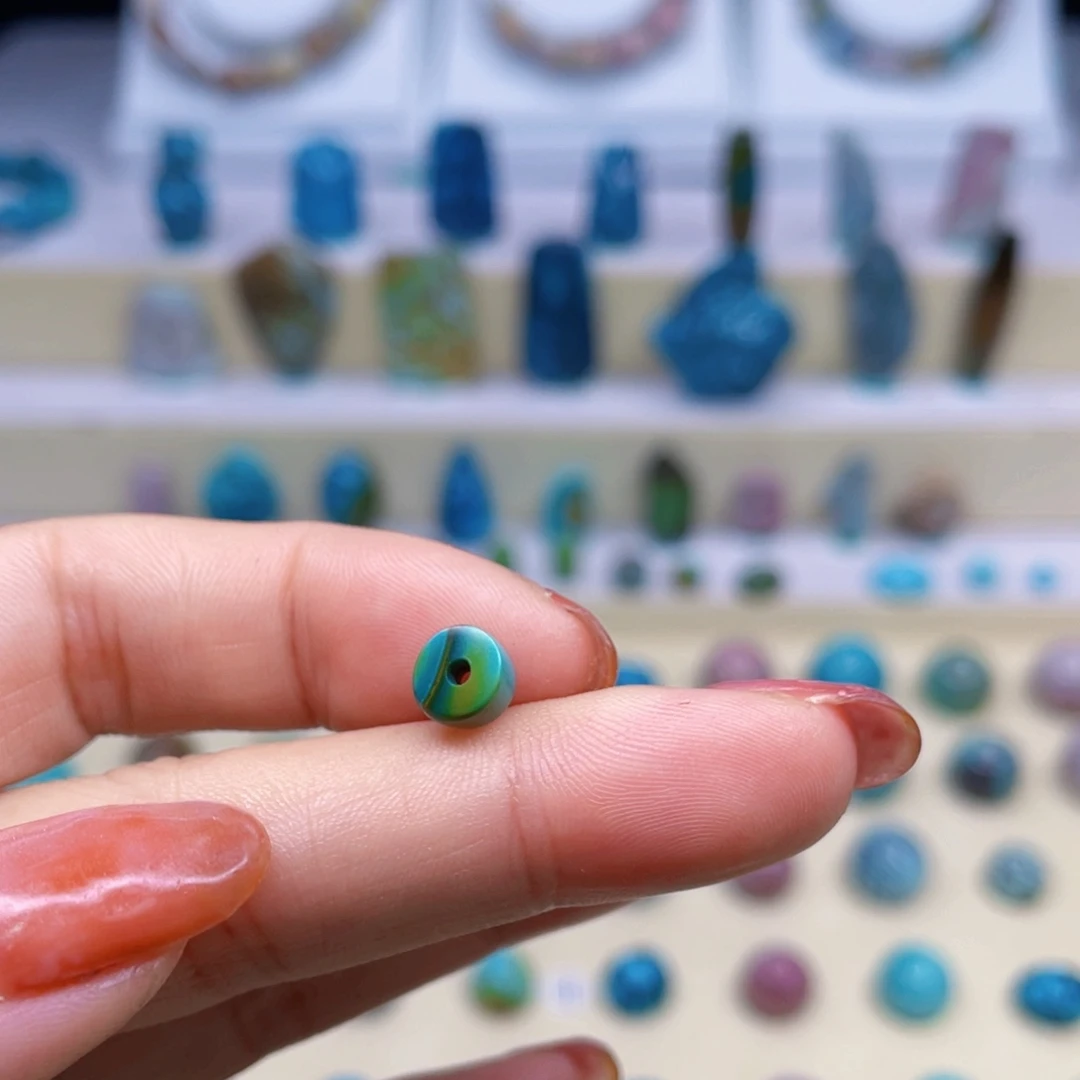 绿松石未镶嵌颈饰