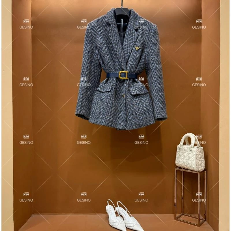 【闵闵】秋冬气质小香风时尚设计师中长款外套 QD-2025198