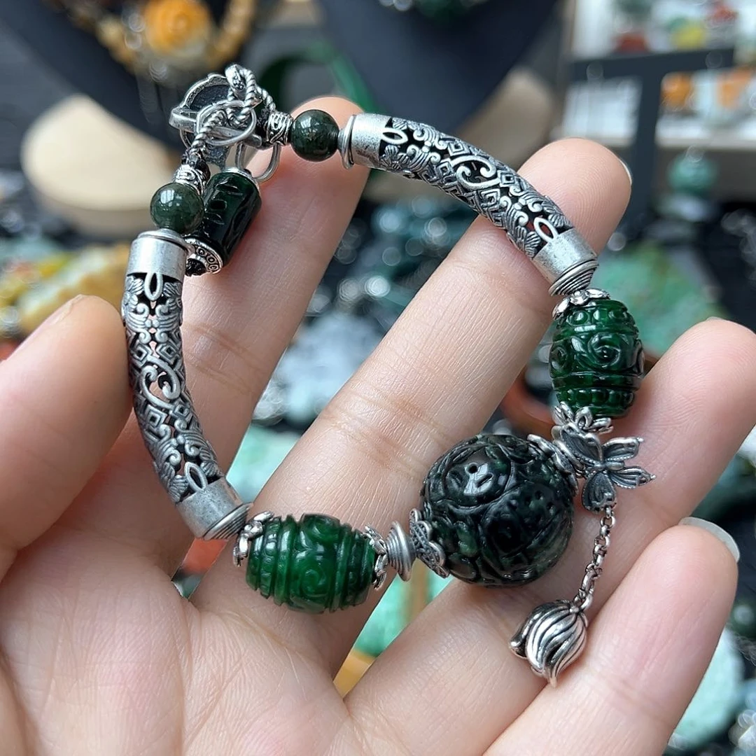 翡翠戒指未镶嵌月*牙