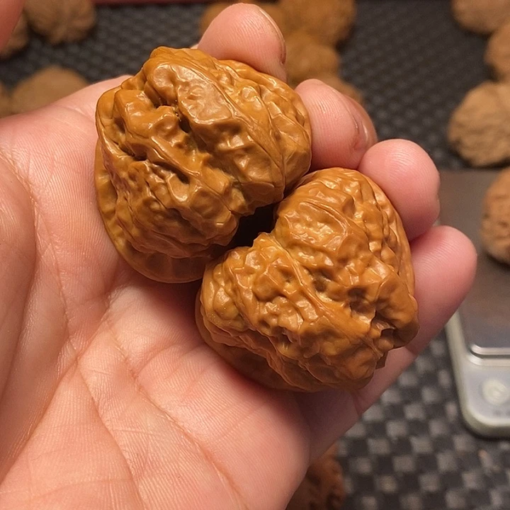 文玩核桃吊坠42尺，蛤蟆头