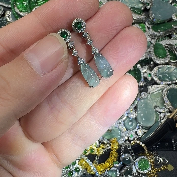 翡翠未镶嵌颈饰天然A货翡翠放漏