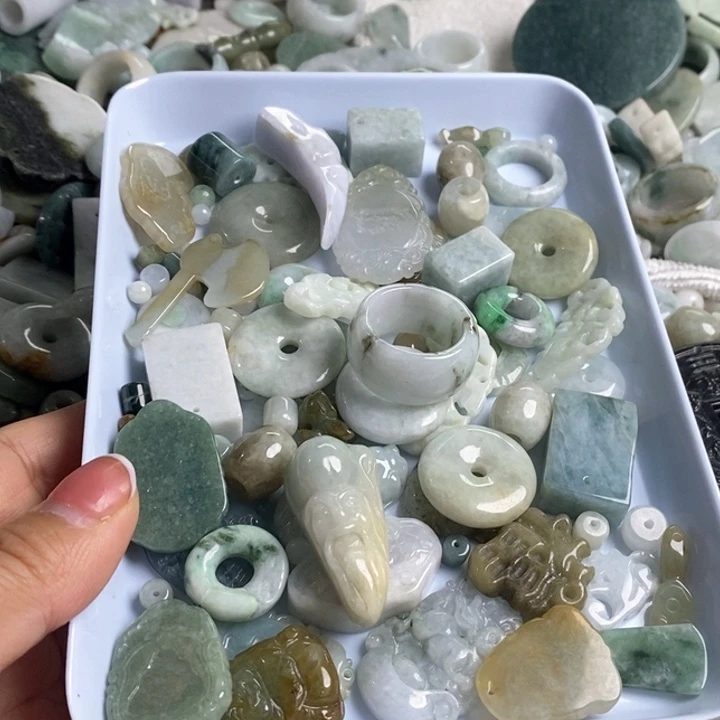翡翠未镶嵌颈饰天然翡翠115