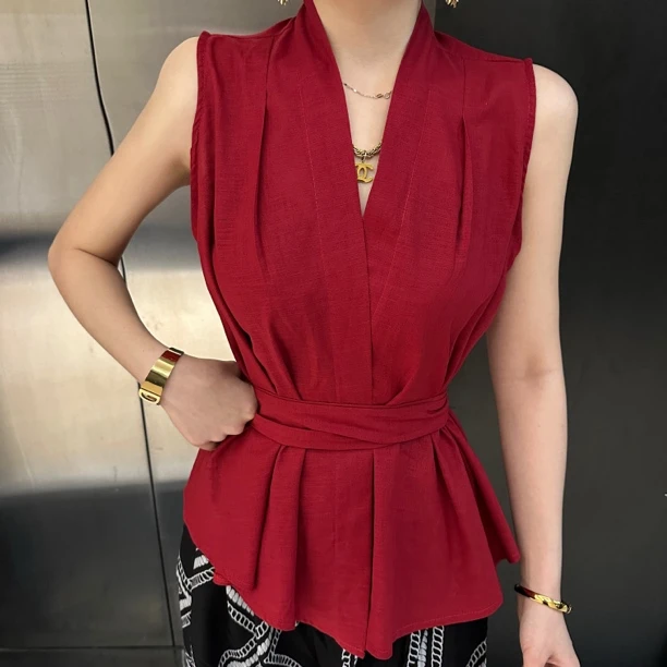 红色麻料无袖收腰绑带坎肩背心小衫女夏好看设计感高级显瘦上衣