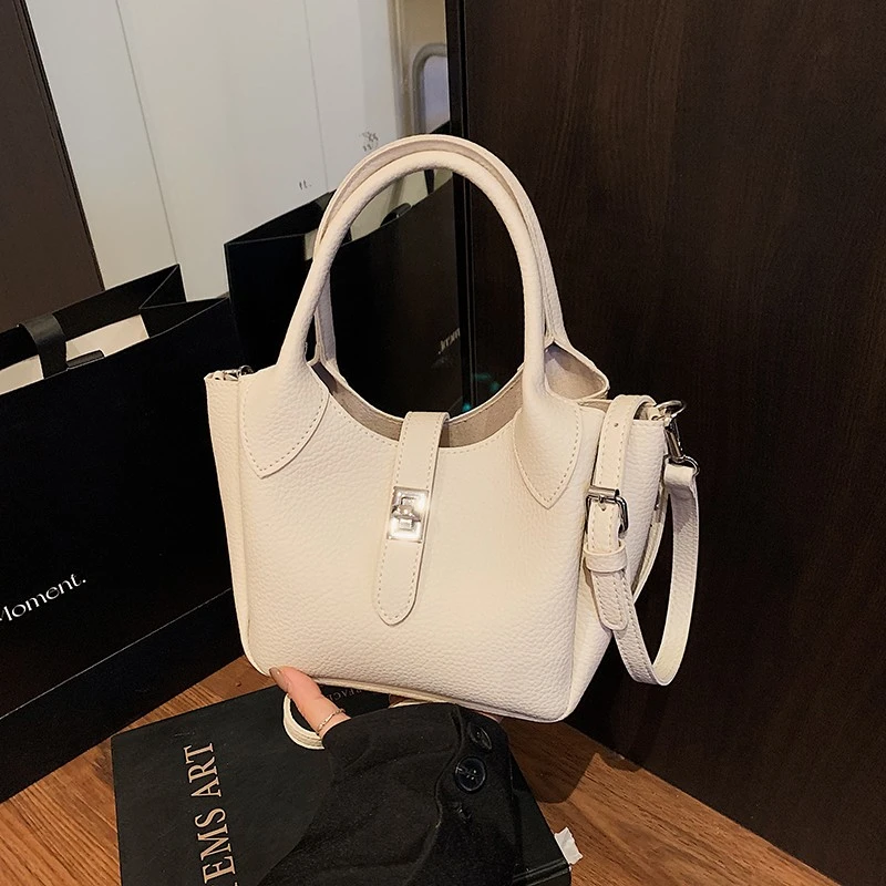 2025春季小众设计新款潮流包包时尚简约单肩斜跨包通勤休闲水桶包