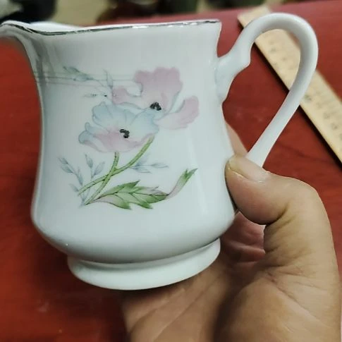 瓷片瓷片，各种摆件，均有瑕疵。沙锅！