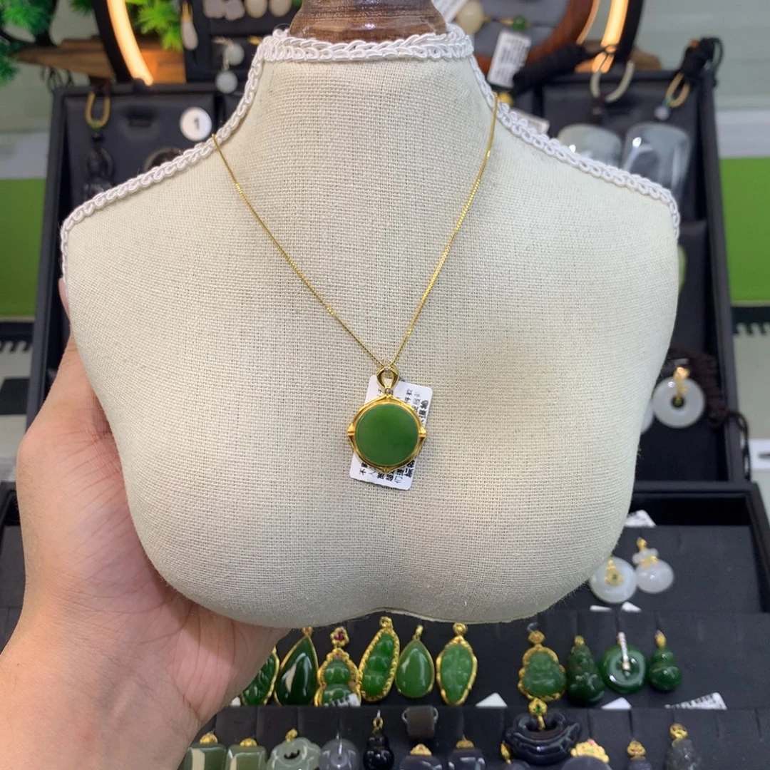 和田玉18K金镶嵌吊坠(赠链)