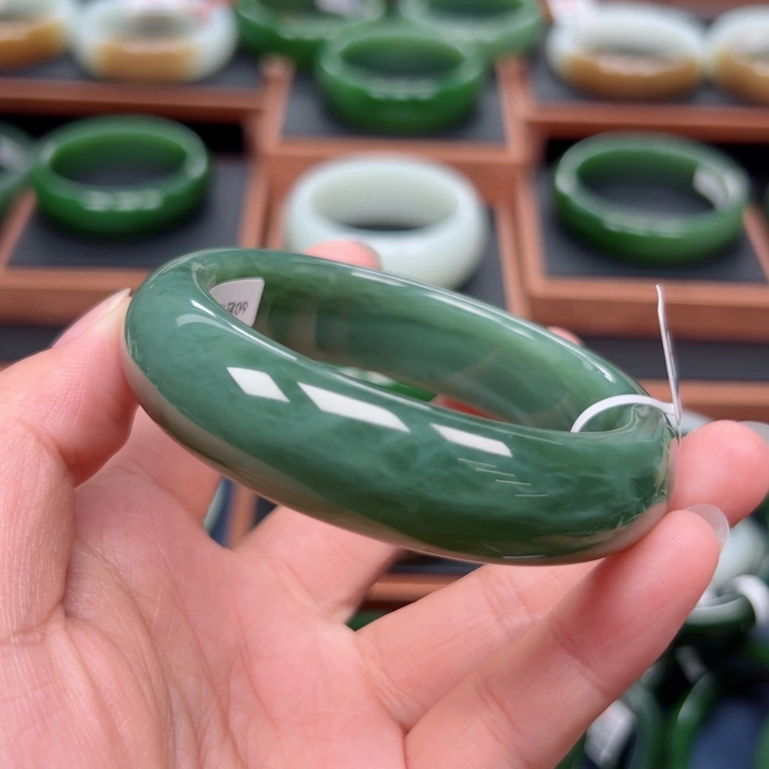 未镶嵌手镯和田玉（碧玉）