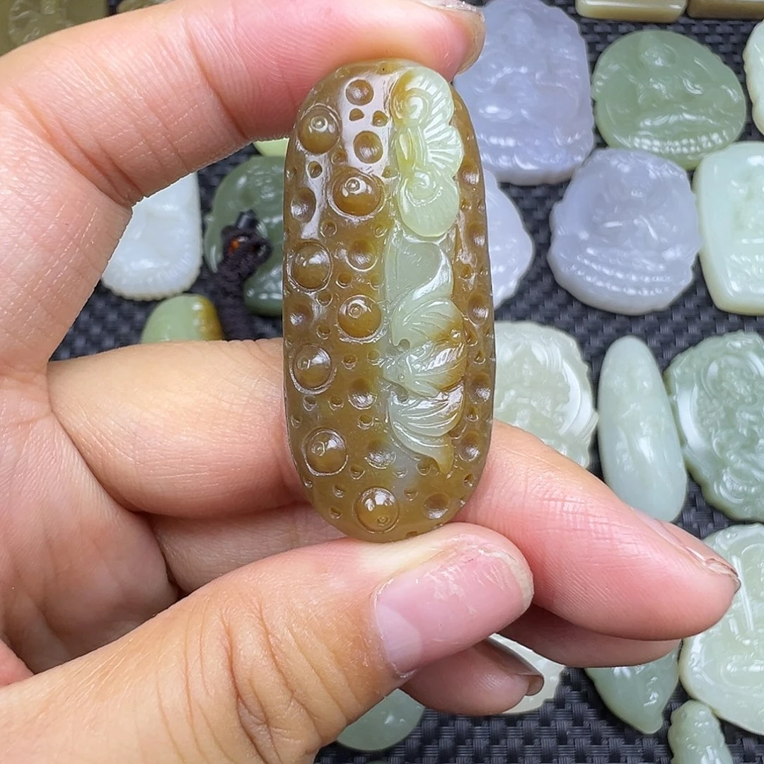 和田玉未镶嵌吊坠(赠链)卡45.3