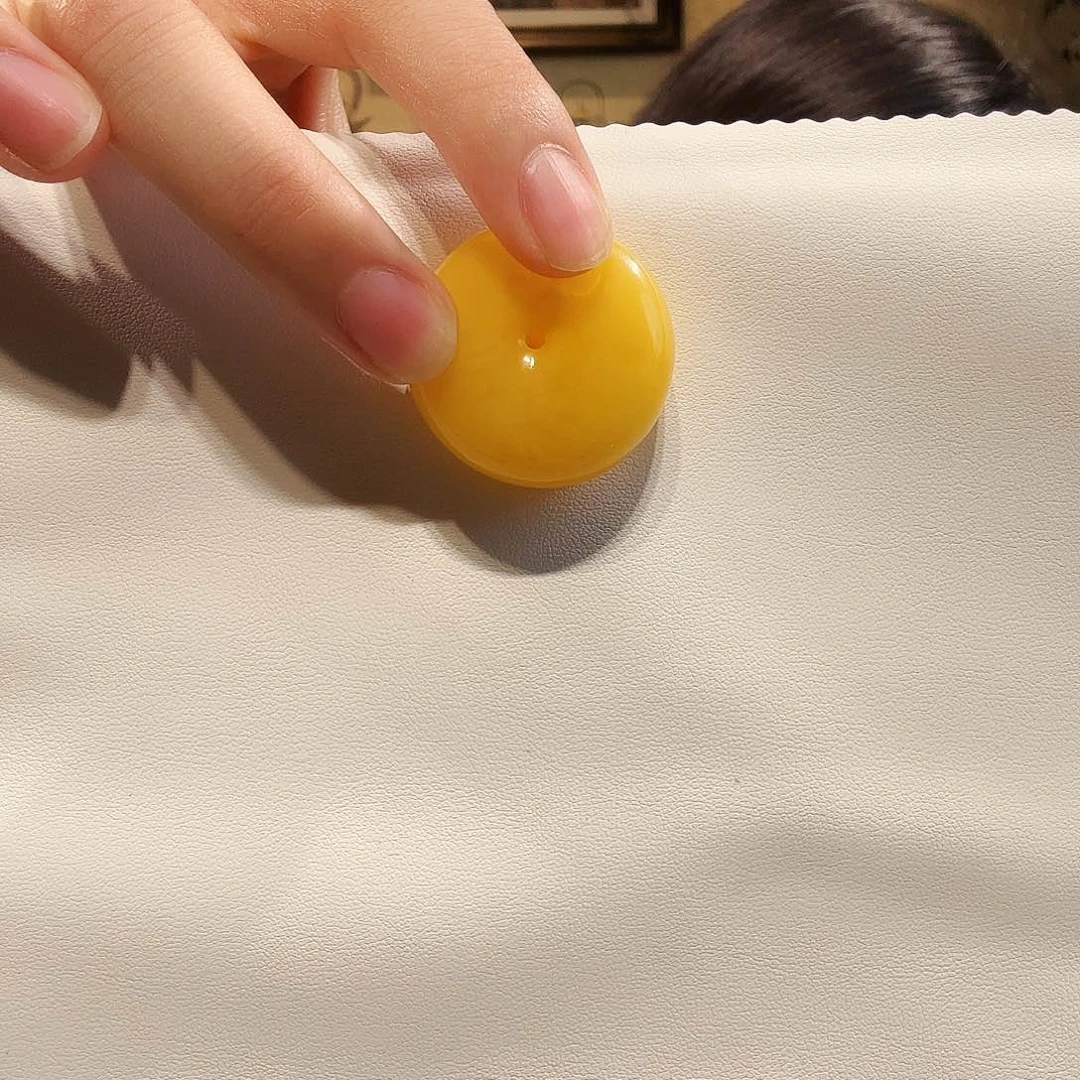 未镶嵌颈饰蜜蜡平安扣