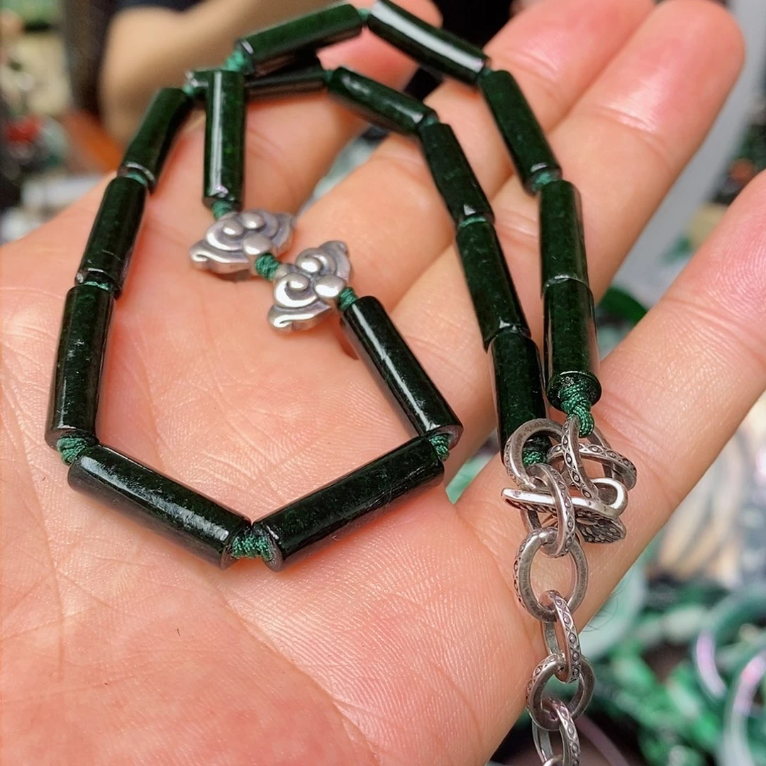 颈饰未镶嵌翡翠十*一漂亮美眉