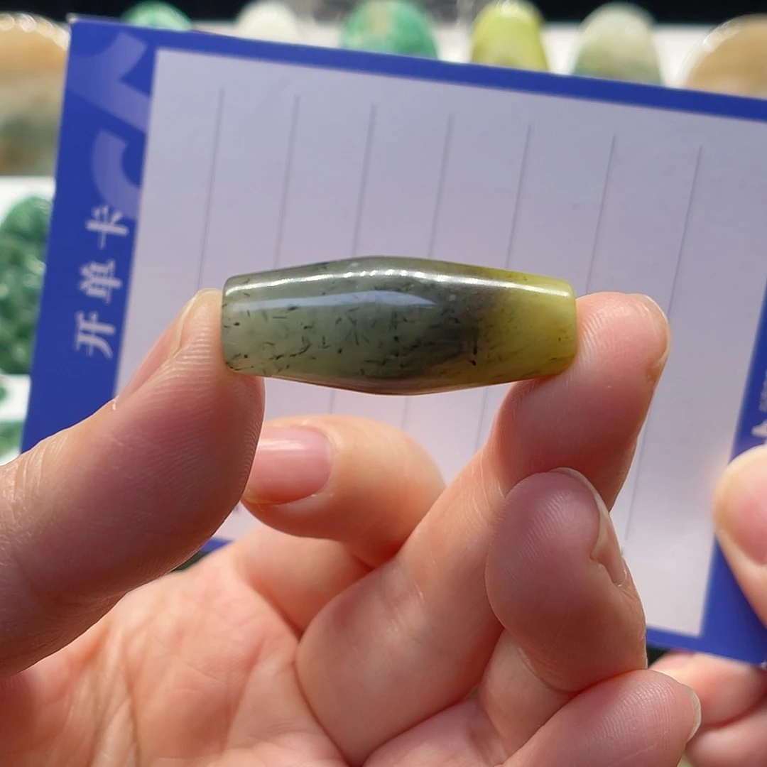 独山玉未镶嵌颈饰